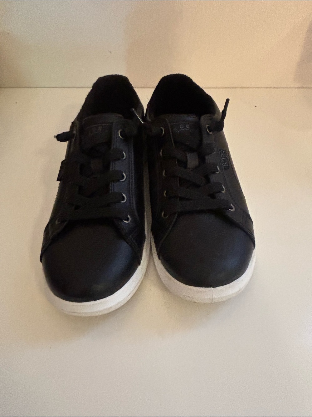 Black Women's Low-Top Sneakers - Casual Lace-Up Comfort